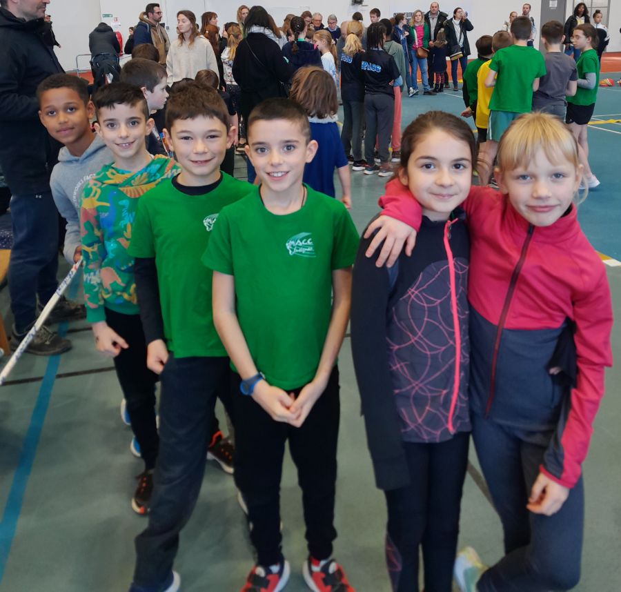 Nos 6 jeunes de l'école d'athlé au début de la compétition